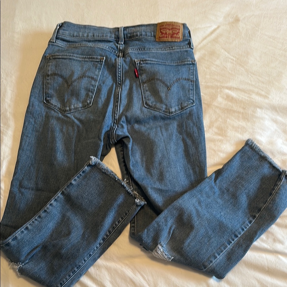 Levi's High Rise Blue Jeans with Classic Fit